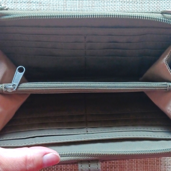 NWOT Sakroots Olive Green Phone/Wallet Wristlet - Picture 6 of 9